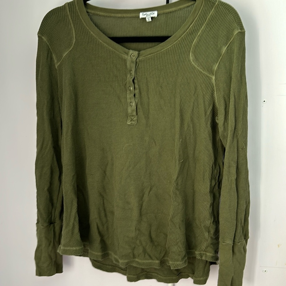 Splendid green shirt, small hole in right shoulder,